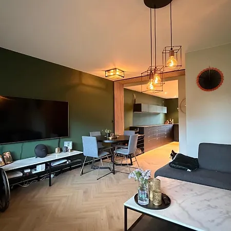 Apartmán Modern 2-bedroom Near Centre With Garage *