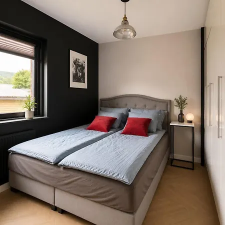 Apartmán Modern 2-bedroom Near Centre With Garage