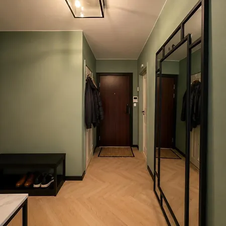 Modern 2-bedroom Near Centre With Garage *