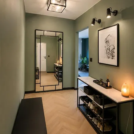 Modern 2-bedroom Near Centre With Garage Apartmán *